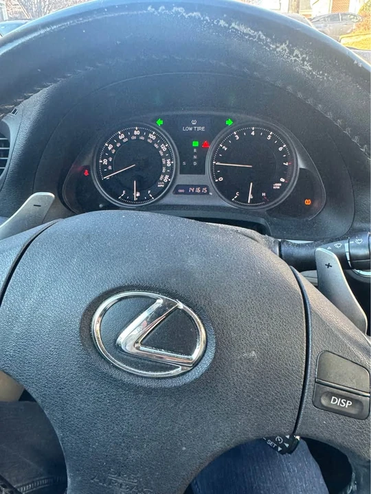 Lexus IS - Image 4 of 6