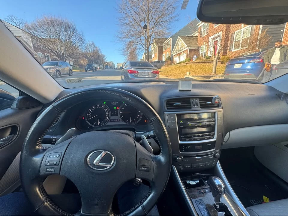 Lexus IS - Image 3 of 6