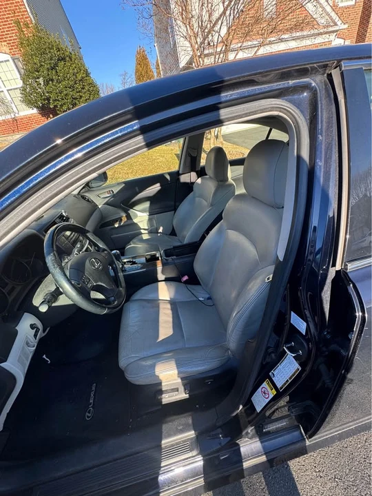 Lexus IS - Image 2 of 6