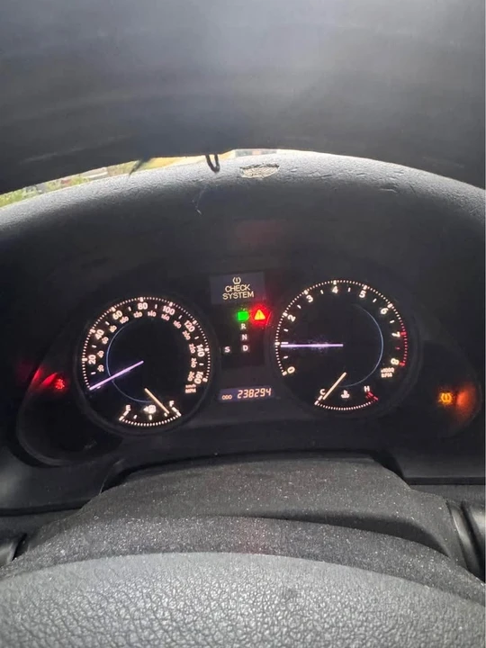 2006 Lexus IS 2nd Gen - Image 6 of 10