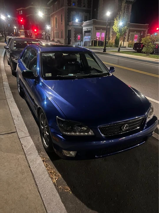 Lexus IS 1st Gen - Image 8 of 9
