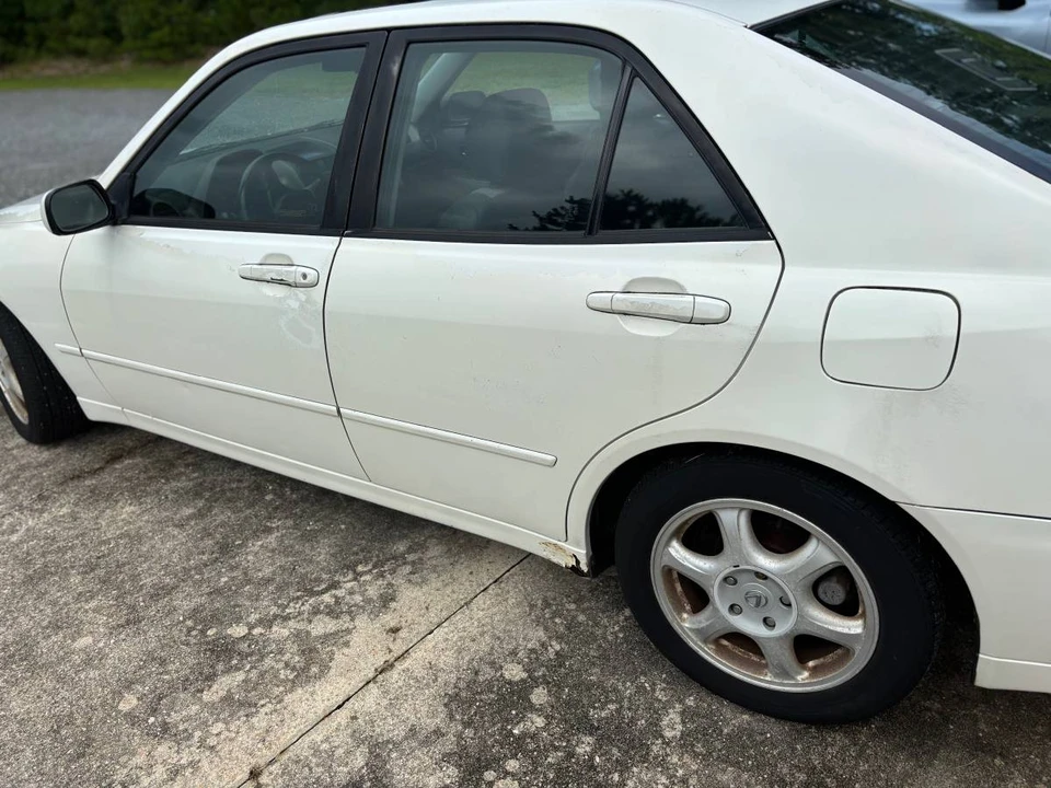 2001 Lexus IS 1st Gen - Image 5 of 11