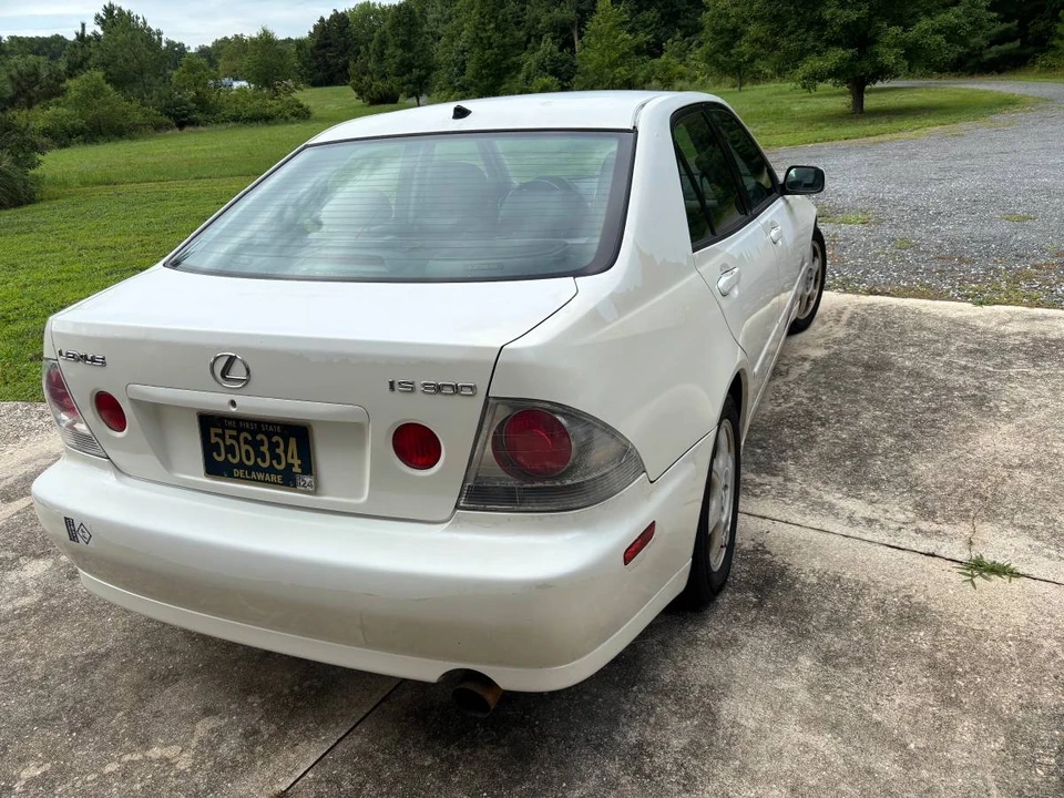 2001 Lexus IS 1st Gen - Image 2 of 11