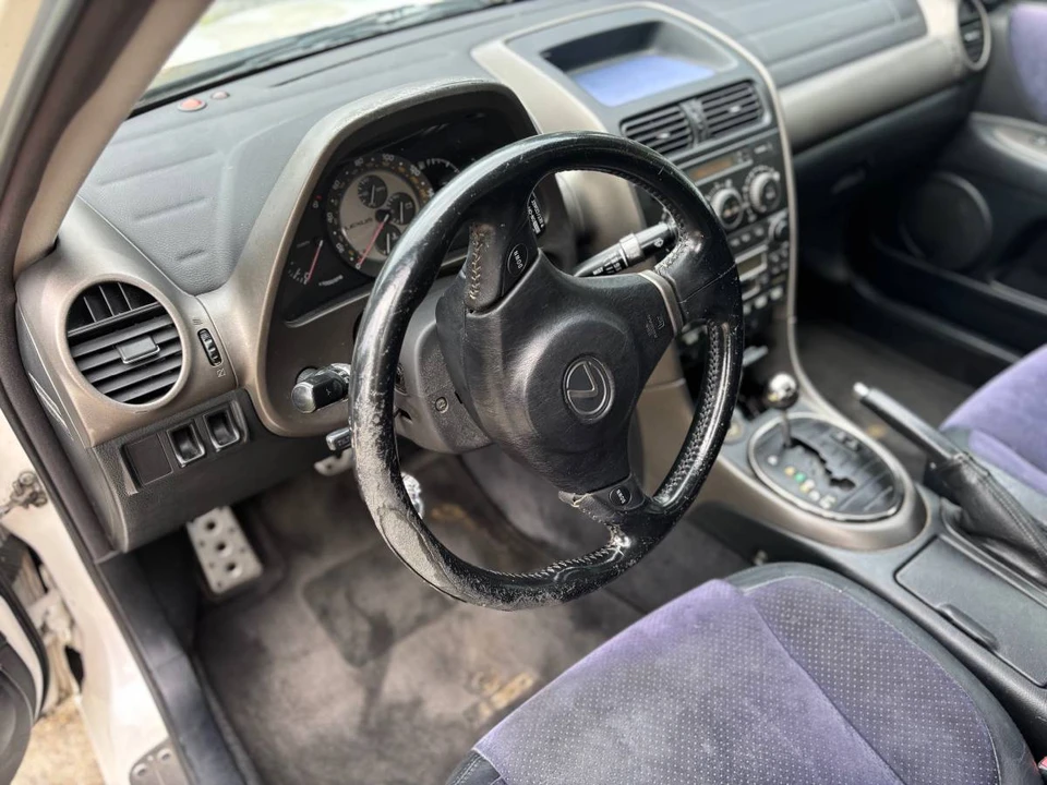 2001 Lexus IS 1st Gen - Image 9 of 11
