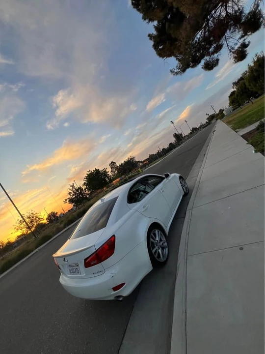 Lexus IS 2nd Gen - Image 2 of 2