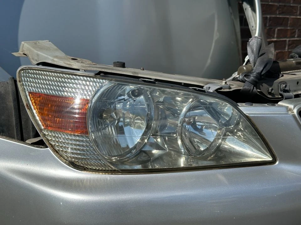 Lexus IS 1st Gen - Image 3 of 10