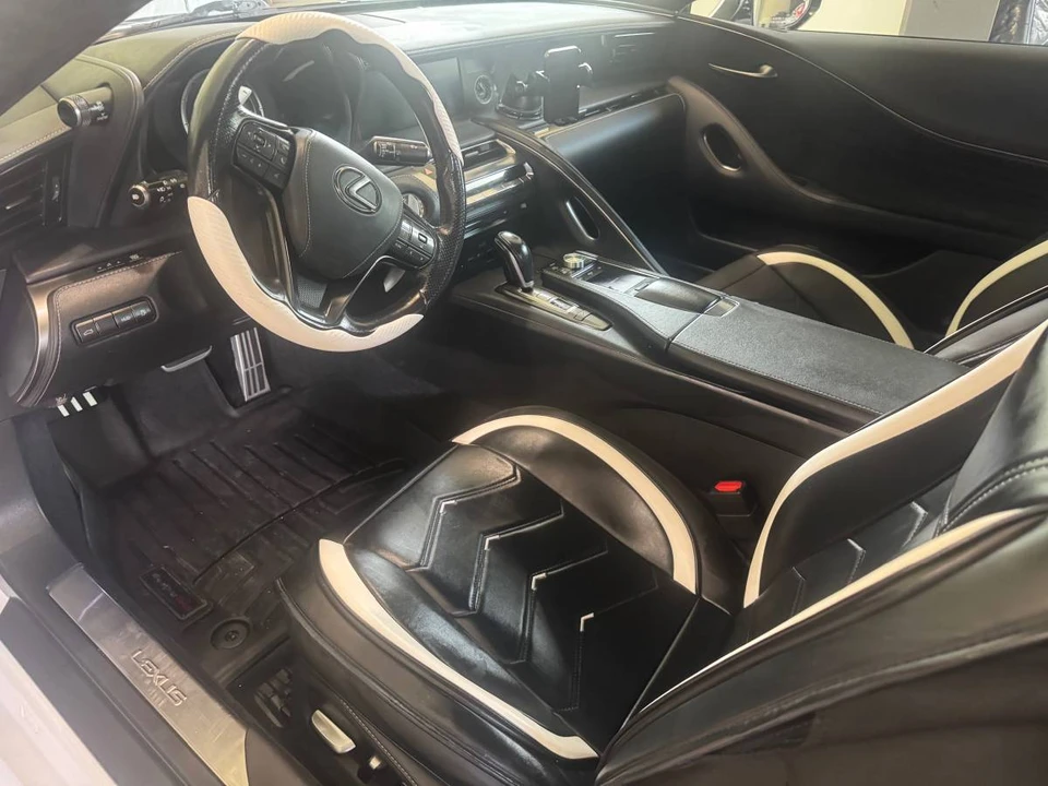 2018 Lexus LC - Image 8 of 24