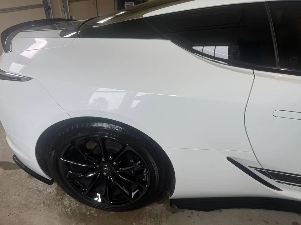 2018 Lexus LC - Image 18 of 24