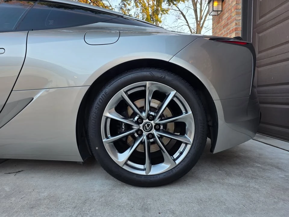 Lexus LC - Image 2 of 2