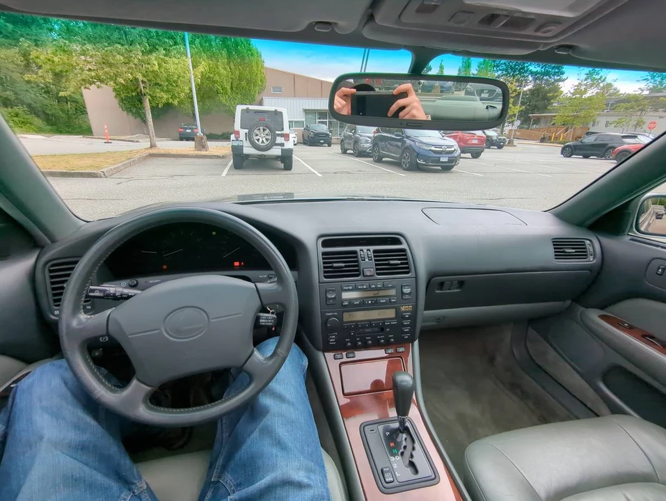 1995 Lexus LS 2nd Gen - Image 2 of 9
