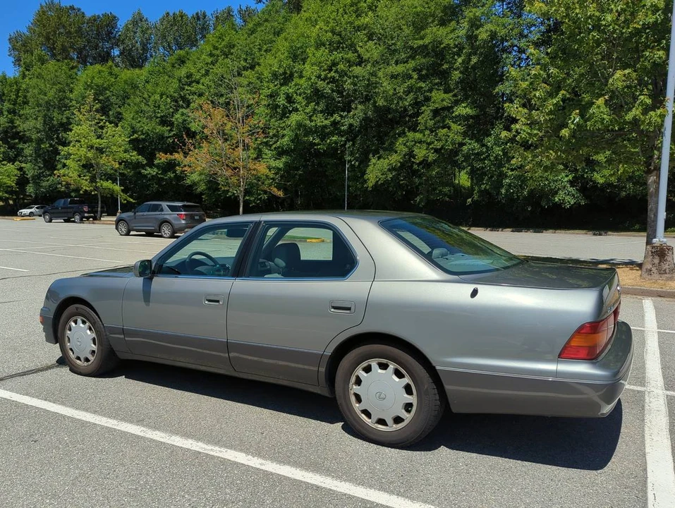 1995 Lexus LS 2nd Gen - Image 5 of 9