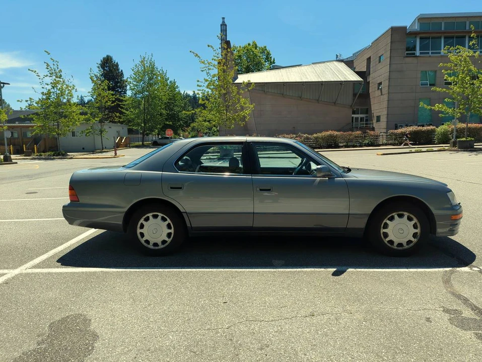 1995 Lexus LS 2nd Gen - Image 6 of 9