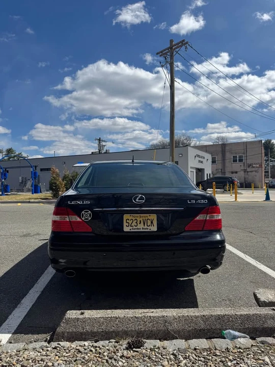 2004 Lexus LS 3rd Gen - Image 3 of 11
