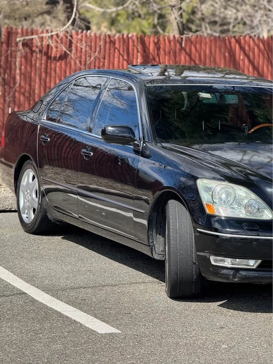 2004 Lexus LS 3rd Gen - Image 10 of 11