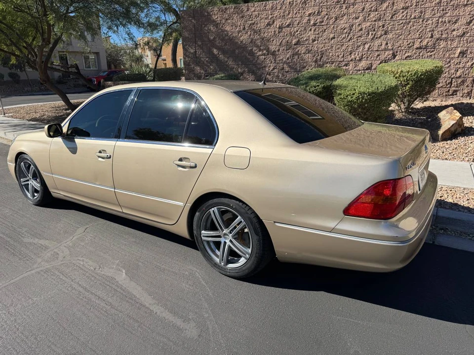 2001 Lexus LS 3rd Gen - Image 3 of 7