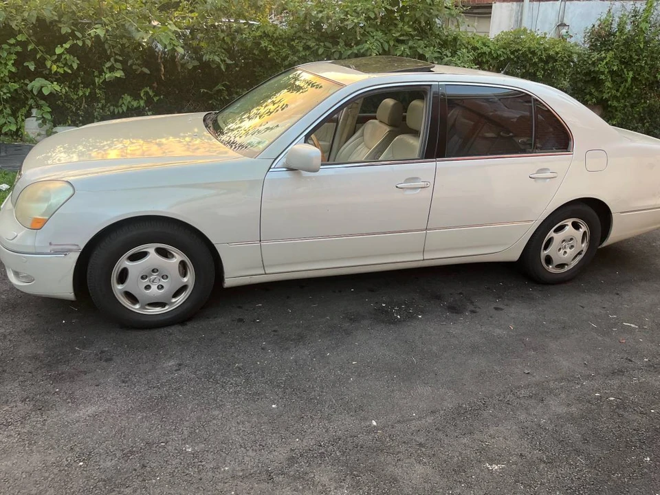 2001 Lexus LS 3rd Gen - Image 2 of 6