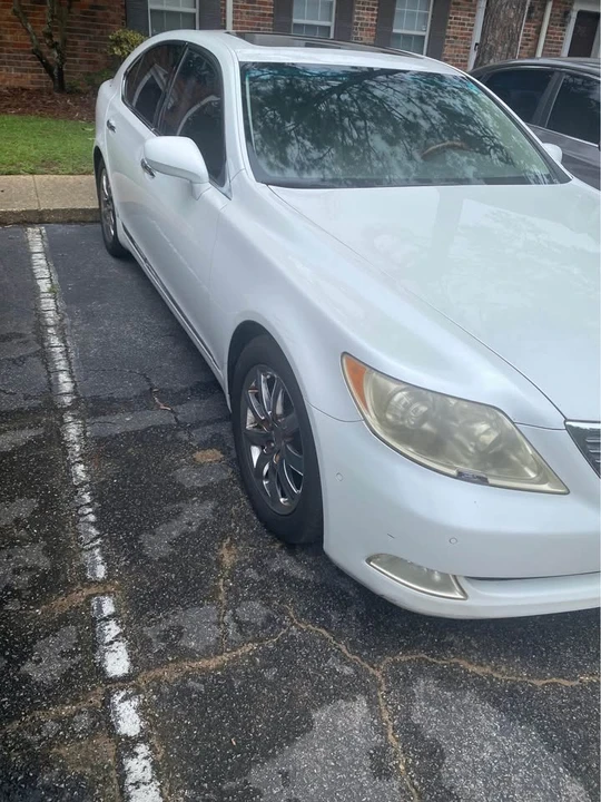 Lexus LS 4th Gen - Image 3 of 5