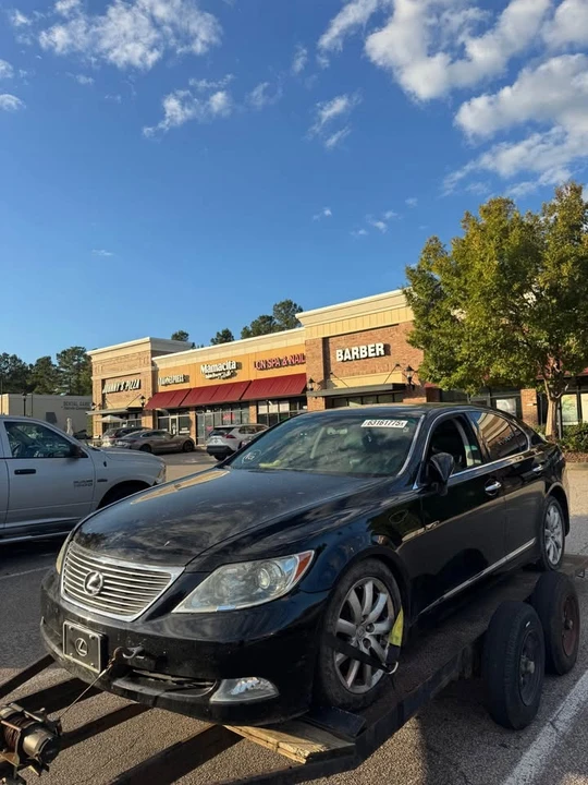 Lexus LS 4th Gen - Image 2 of 10