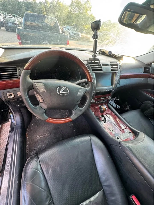 Lexus LS 4th Gen - Image 9 of 10