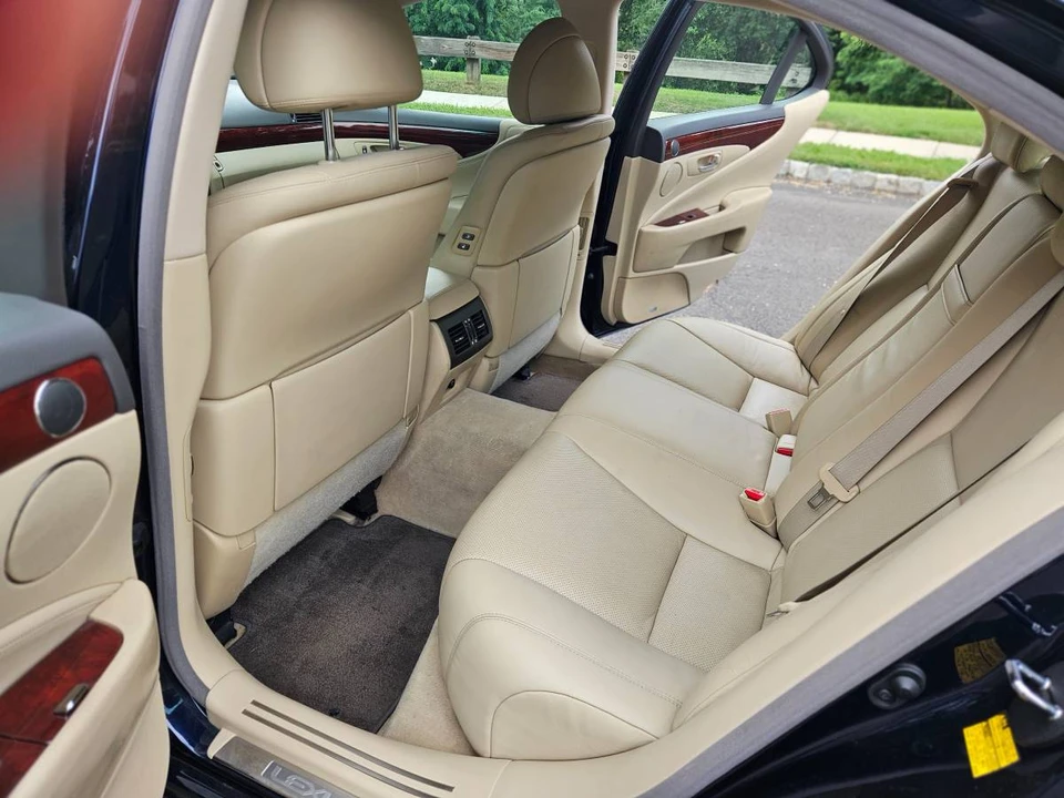 2007 Lexus LS 4th Gen - Image 11 of 15