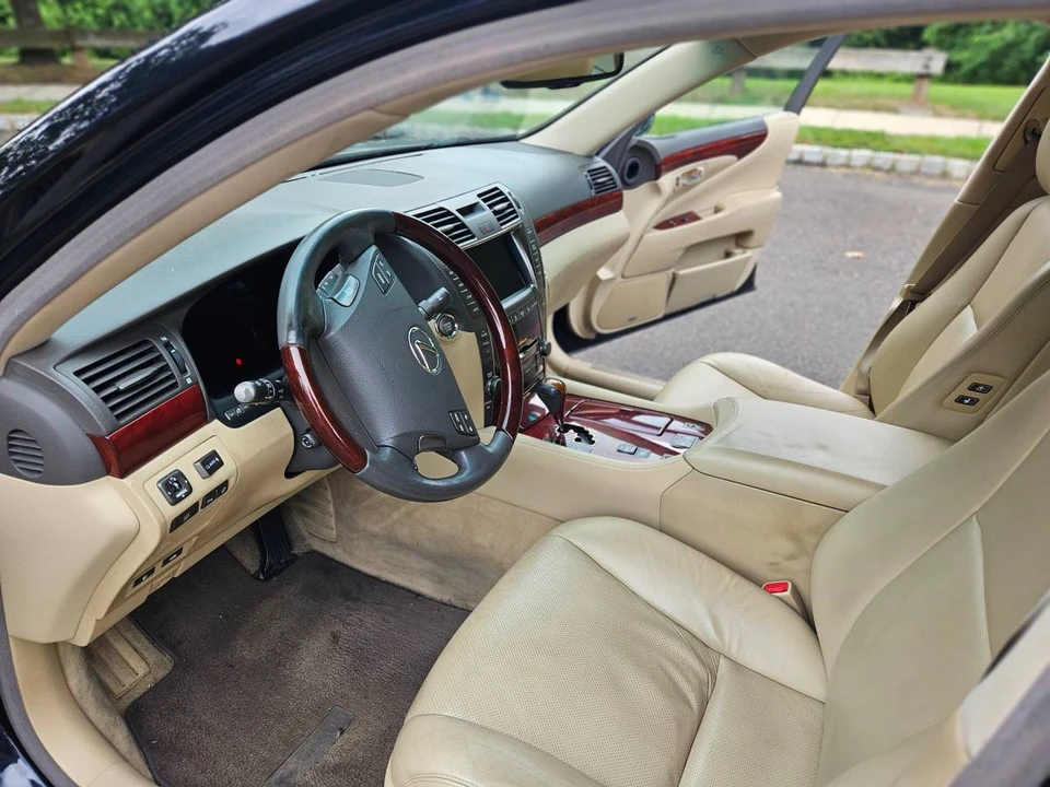 2007 Lexus LS 4th Gen - Image 14 of 15