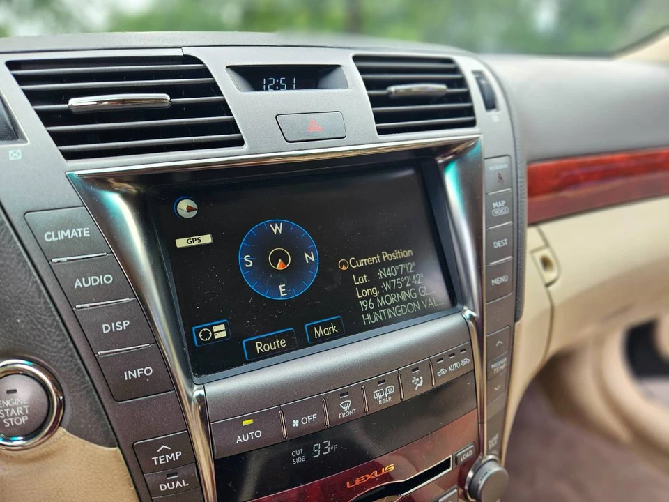 2007 Lexus LS 4th Gen - Image 13 of 15
