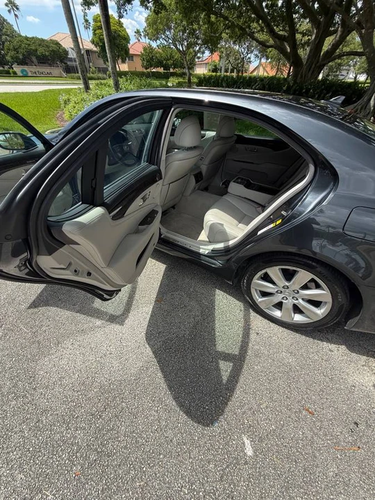 2008 Lexus LS 4th Gen - Image 9 of 23