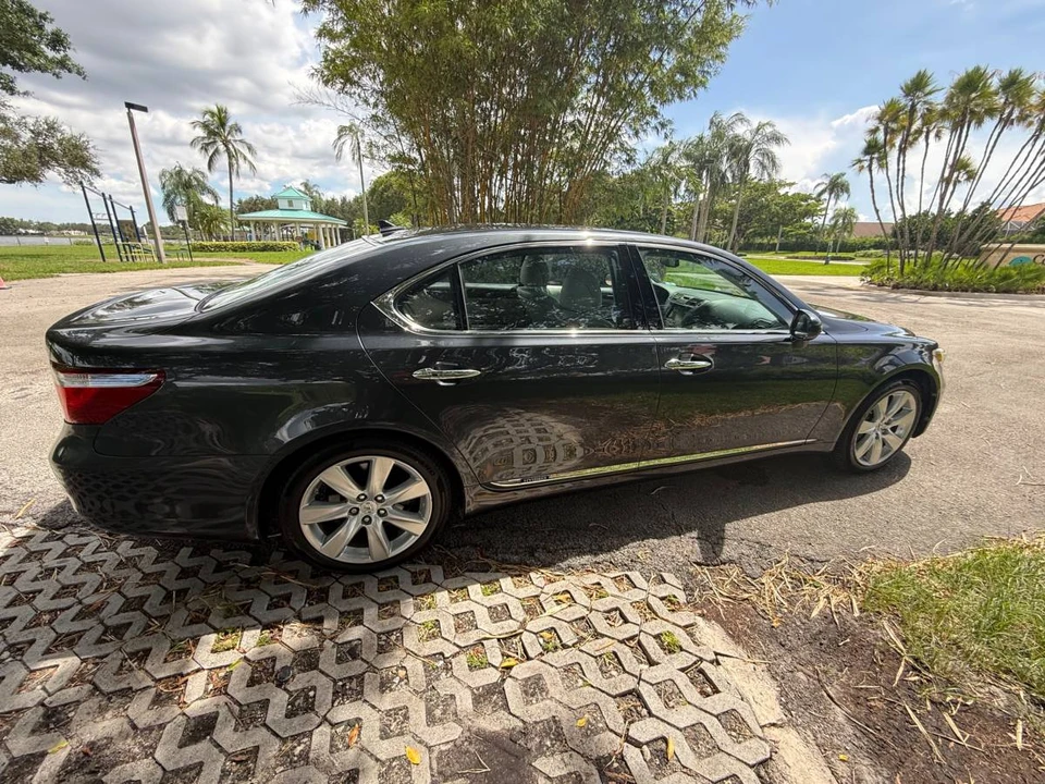 2008 Lexus LS 4th Gen - Image 16 of 23