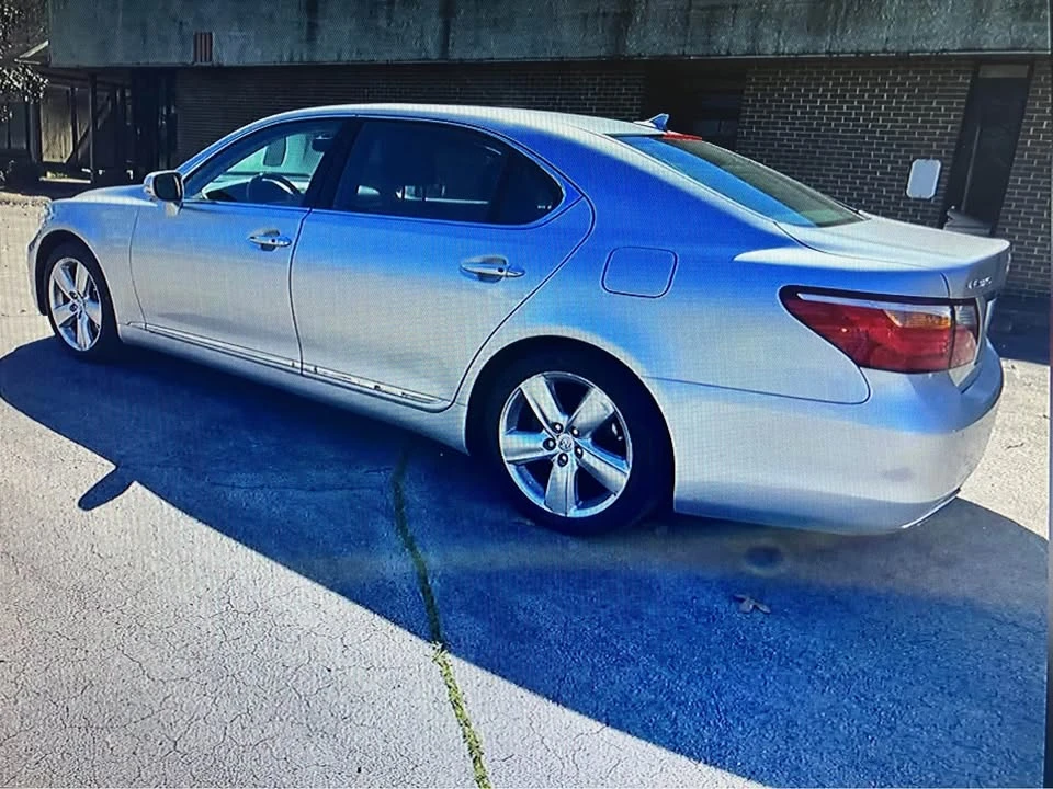 2010 Lexus LS 4th Gen - Image 4 of 8