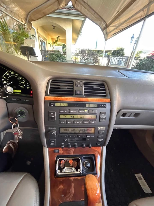1997 Lexus LS 2nd Gen - Image 4 of 8