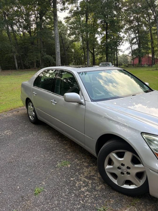 2005 Lexus LS 3rd Gen - Image 4 of 10