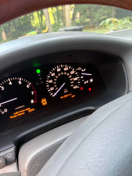 2005 Lexus LS 3rd Gen - Image 6 of 10