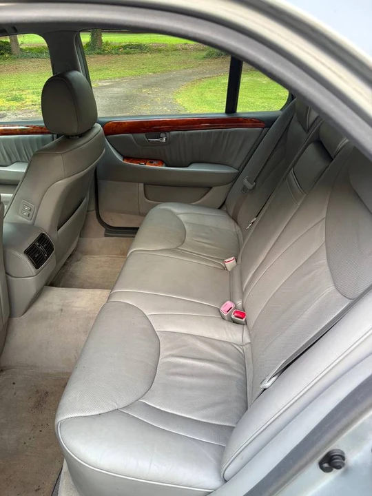 2005 Lexus LS 3rd Gen - Image 9 of 10