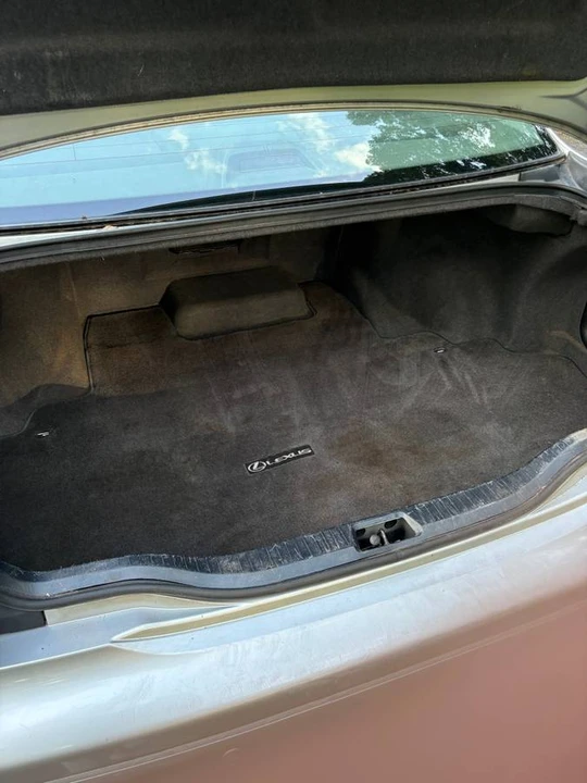 2005 Lexus LS 3rd Gen - Image 7 of 10