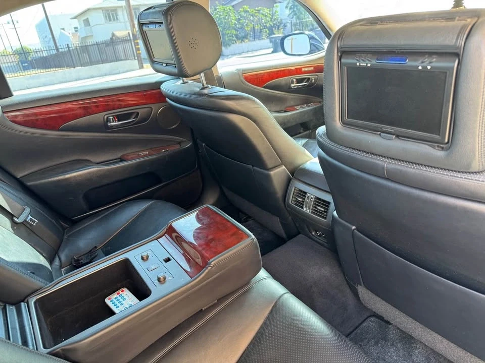 Lexus LS 4th Gen - Image 3 of 4