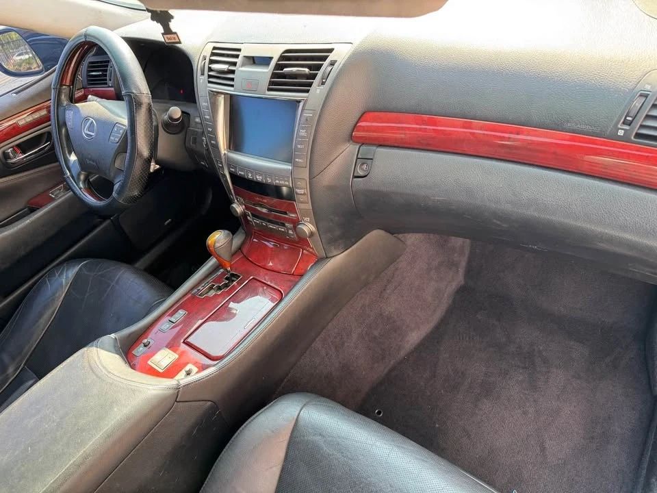 Lexus LS 4th Gen - Image 4 of 4