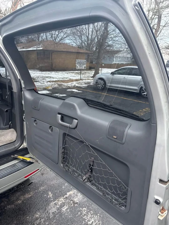 2004 Lexus LX 2nd Gen - Image 8 of 10