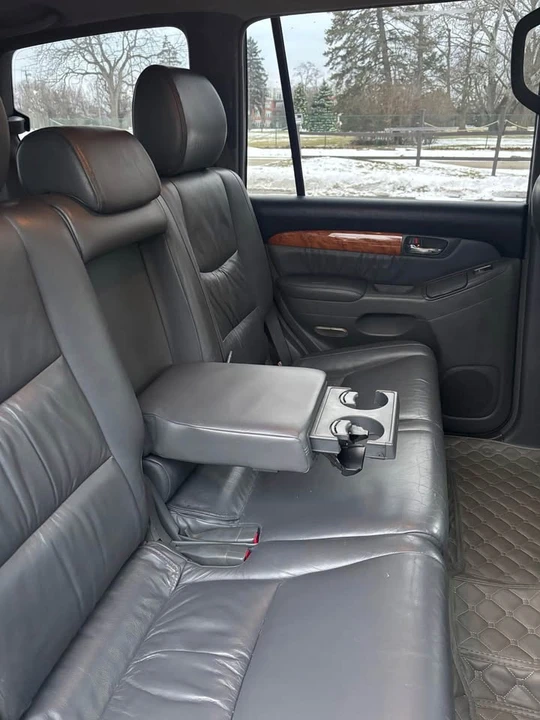 2004 Lexus LX 2nd Gen - Image 6 of 10