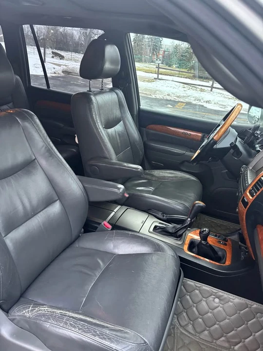 2004 Lexus LX 2nd Gen - Image 3 of 10