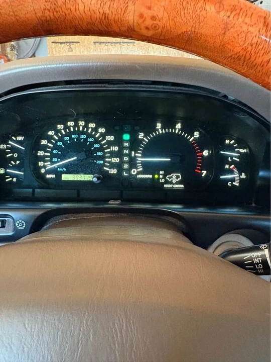 2000 Lexus LX 2nd Gen - Image 4 of 7