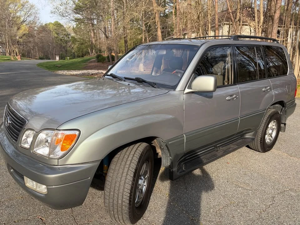 2001 Lexus LX 2nd Gen - Image 3 of 10