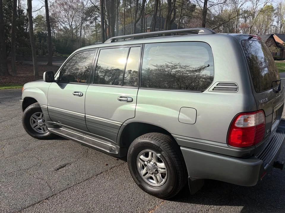 2001 Lexus LX 2nd Gen - Image 5 of 10