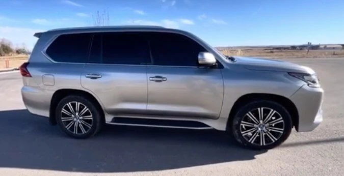 Lexus LX 3rd Gen - Image 2 of 9