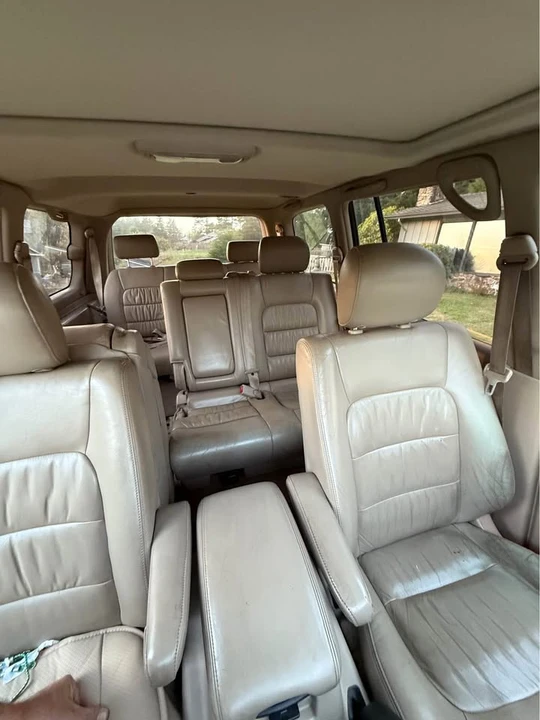 2000 Lexus LX 2nd Gen - Image 6 of 9