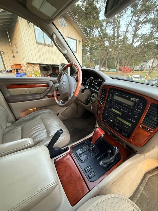 2000 Lexus LX 2nd Gen - Image 7 of 9