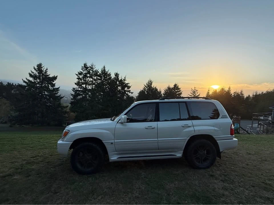 2000 Lexus LX 2nd Gen - Image 2 of 9