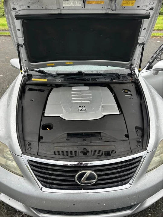 Lexus LS 4th Gen - Image 6 of 9