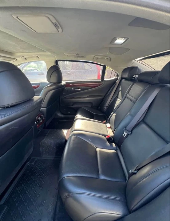 Lexus LS 4th Gen - Image 7 of 9