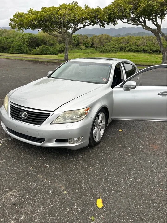 Lexus LS 4th Gen - Image 5 of 9