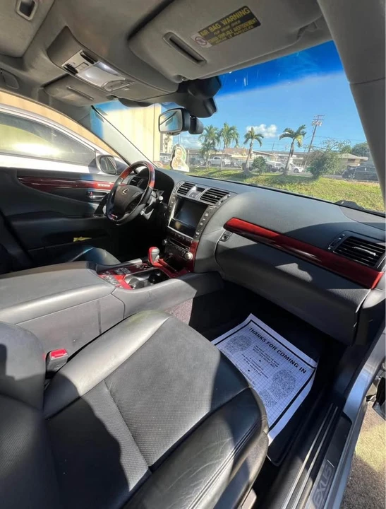 Lexus LS 4th Gen - Image 8 of 9